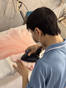 Robe de fête vert émeraude à une épaule, asymétrique, en tulle, style princesse pour filles par Tutupetti, fabriquée au Vietnam, OEM ODM - Product Image 6