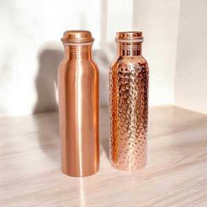 Botella de Cobre Ecológica con Acabado Mate, a Prueba de Fugas, Duradera y Solución de Hidratación para Viajes y Oficina, Disponible para la Venta - Product Image 1