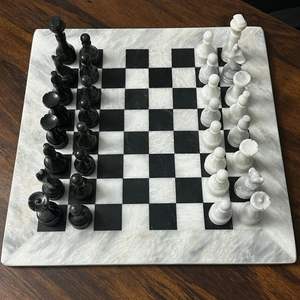 Jeu d'échecs, décoration de plateau d'échecs moderne, jeu de société avec plateau en marbre, jeu d'échecs design, plateau d'échecs élégant, plateau d'échecs avec incrustations en laiton - Product Image 6