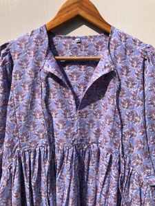 ชุดเดรสผ้าโปร่งลายดอกไม้ คอวีลึก ผ้าฝ้ายพิมพ์ลายด้วยมือ สไตล์ลำลองสำหรับฤดูร้อน ขายส่ง ระบายอากาศได้ดี แห้งเร็ว - Product Image 5