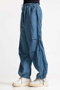 กางเกงยีนส์ทรงหลวมสำหรับผู้หญิง พิมพ์โลโก้ตามสั่ง ใส่ได้ทุกฤดู สตรีทแวร์ รับผลิตแบบ OEM - Product Image 4