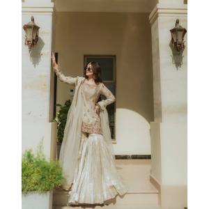 Conjunto de traje Salwar Kameez de seda de diseñador para fiestas con bordados - Product Image 2