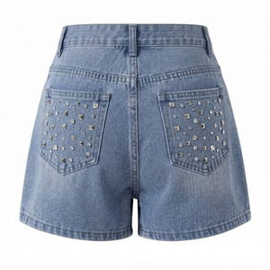 Shorts en jean pour hommes avec logo personnalisé et clous en strass, shorts décontractés à taille haute pour marques de boutiques - Product Image 2
