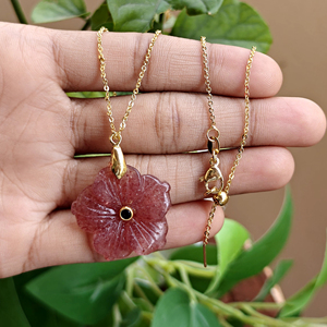 จี้แกะสลักรูปดอกไม้จากควอตซ์เชอร์รี่ธรรมชาติ ประดับด้วยเพชร CZ สีดำ พร้อมสร้อยทอง 18k ชุบทองเหลือง ทำด้วยมือ สร้อยคอแฟชั่นหรูหรา - Product Image 3