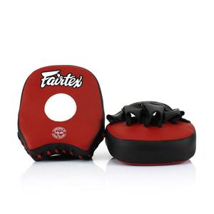 นวมหนังแท้ Fairtex แบบกำหนดเอง และแผ่นซ้อมเตะ สำหรับฝึกซ้อมไทยคิกบ็อกซิ่งและ MMA - Product Image 1