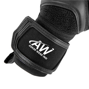 ถุงมือผู้รักษาประตูคุณภาพพรีเมียม ทนทาน ยึดเกาะดีเยี่ยม สวมใส่สบาย เหมาะสำหรับการฝึกซ้อมระดับมืออาชีพและการแข่งขัน - Product Image 6