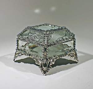 Caja de Joyería de Latón y Cristal de Lujo Vintage con Tapa con Bisagras, Decoración de Filigrana Ornamentada, Estuche de Exhibición Personalizable - Product Image 6