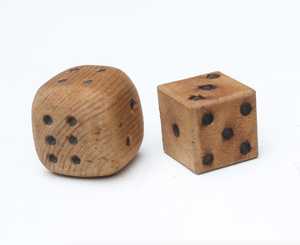 Dés en bois de style vintage pour jeux traditionnels, accessoires de jeu en bois naturel faits à la main - Product Image 2