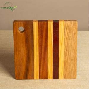 Tabla de Cortar Cuadrada de Madera de Acacia con Diseño de Rayas Naturales, 1.5 cm de Grosor, Ecológica y Duradera - Product Image 5