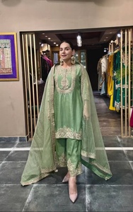 Collection pakistano-indienne prête à porter, ensemble 3 pièces en soie Chinnon à broderies lourdes, séchage rapide, pour femme, idéal pour les fêtes - Product Image 2
