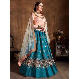 Lehenga choli ผ้าไหมดิบสีน้ำเงินอมเขียวพร้อมด้ายทำงานสำหรับเจ้าสาว - Product Image 4