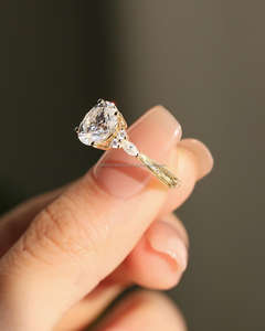 Bague de mariage/fiançailles en or jaune et blanc 14 carats de style vintage, diamant taillé, unisexe, bagues fines pour les anniversaires et les fêtes, certifiées IGI/GIA - Product Image 4