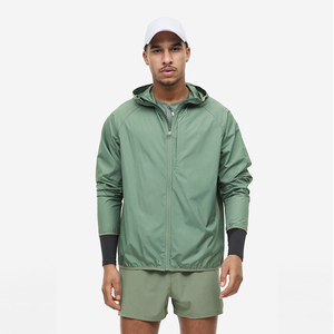 Ensemble de survêtement léger Bestex personnalisé en polyester deux pièces pour homme : veste coupe-vent et short de jogging - Product Image 1