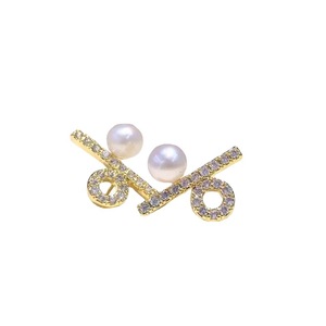 Boucles d'oreilles clous tendance en platine naturelle 18 carats avec perle grise, 11-12 mm, vente en gros du fabricant, cadeau assorti - Product Image 4
