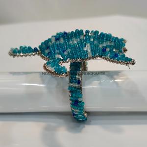 Anillo para Servilletas con Figura de Delfín en Metal Hecho a Mano, Diseño de Lujo con Cuentas Azul Verdoso y Azul para Bodas y Fiestas - Product Image 4
