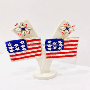 Boucles d'oreilles pendantes en perles de rocaille bohèmes à motif de drapeau américain, sans nickel, cadeau patriotique, fabrication artisanale indienne, unisexe, commémorative - Product Image 1