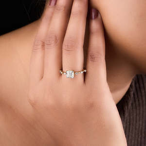 แหวนเพชรทรงเรเดียนท์สีเหลืองทองทันสมัย ประดับด้วยเครื่องประดับชั้นดี - Product Image 5