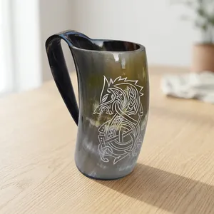 Mug en corne de bœuf sculpté de luxe avec gobelet à bière sculpté pour bar à domicile, style viking, en corne de bœuf naturelle polie - Product Image 1