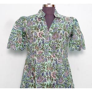 Vestido Kangura Indio Hecho a Mano 100% Algodón, Cuello en V, Manga Corta, Estampado Floral, Cierre con Botones y Cinturón, Silueta en A, Largo Maxi - Product Image 5