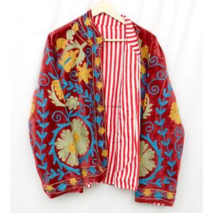 Manteau d'hiver en velours rouge brodé de fleurs, style bohème, avec col mandarin et manches longues - Product Image 3