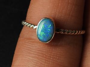 Anillo de Ópalo Australiano con Engaste de Bisel, Plata de Ley 925, Talla 7US, Regalo Clásico para Bodas y Fiestas, Joyería Hecha a Mano para Ella - Product Image 4