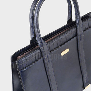 Bolsa de Cuero de Moda Plegable Ligera de Alta Calidad para Uso en Exteriores, Tejido Impermeable, Diseño de Logotipo Personalizado - Product Image 6