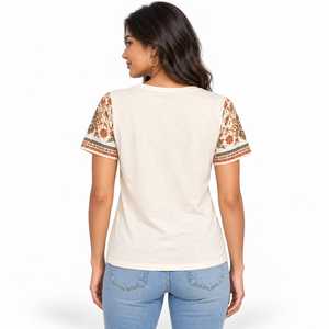 Camiseta para Mujer con Material Cómodo, Ligero y de Alto Rendimiento, Ajuste Flexible para un Estilo Casual Moderno y Uso Diario - Product Image 3