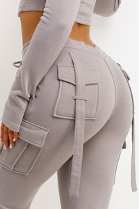 Conjunto de chándal gris de 2 piezas al por mayor: Sudadera corta con capucha y pantalones cargo de estilo urbano casual, manga larga, color liso, con cremallera frontal - Product Image 6