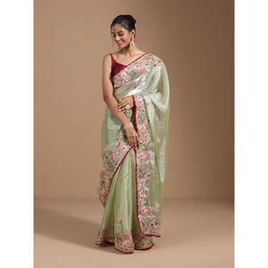 ผ้าไหมปักลายแฟนซี งานปักด้ายอย่างดี พร้อมเสื้อคลุมแบบยังไม่เย็บติด  สีเขียวนกแก้ว - Product Image 1