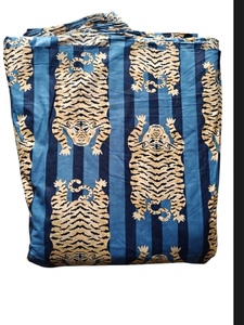 Tissu en coton imprimé à la main par blocs, motif floral, vendu au mètre, pour la confection de robes – Vente en gros et fabrication de matériaux textiles de maison - Product Image 1