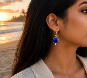 Pendientes de gancho ovalados de lapislázuli plateados hechos a mano, joyería de piedra de nacimiento de septiembre, estilo bohemio del Suroeste, regalo para mujer - Product Image 1