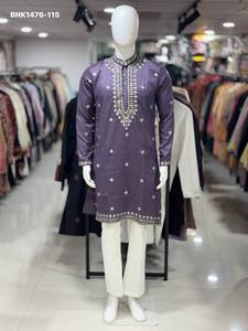 Colección de conjuntos de kurta-pyjama de seda con bordados y detalles en el cuello con hilo metalizado, ideales para festivales, a precio de mayorista. - Product Image 5