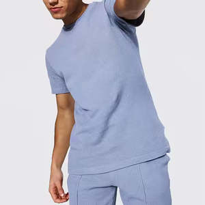 Ensemble de survêtement d'été deux pièces pour homme avec logo personnalisé – T-shirt et short - Product Image 4