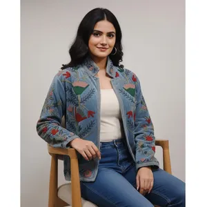 Chaqueta Azul de Algodón para Mujer con Bordado Floral en la Espalda, Diseño Bohemio Étnico - Product Image 2