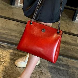 กระเป๋าสะพายไหล่หนังแท้สำหรับผู้หญิง ทนทาน ปิดด้วยซิป สายโซ่หรูหรา กระเป๋าสะพายข้างทันสมัย ผิวเงางาม - Product Image 1