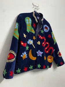 Chaqueta artística de terciopelo azul marino con bordado de serpiente y motivos místicos, estilo bohemio chic, para mujer, ideal para festivales. - Product Image 3