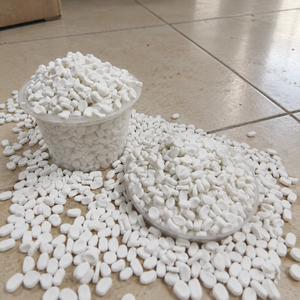 Meilleur prix, produit phare : Granulés de carbonate de calcium (masterbatch) en forme de remplissage, couleur blanc naturel, matière première pour bidons. - Product Image 1