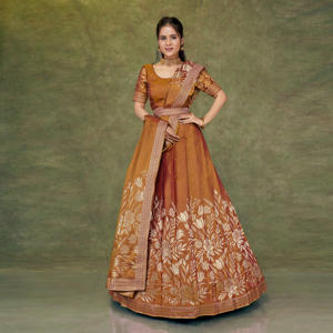 ชุดเลเฮนกาโชลีผ้าไหมบานาราสีแบบดั้งเดิมสุดหรู  ลายดอกไม้ปักดิ้นละเอียด  ผ้าไม่ยับ แห้งเร็ว กระโปรงทรงบานใหญ่  เหมาะสำหรับงานพรอม - Product Image 4