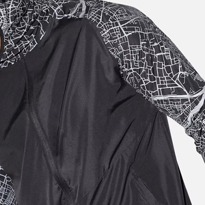 Ensemble veste coupe-vent à capuche et short imprimé carte réfléchissante personnalisé, en nylon Taslon léger, par le fabricant - Product Image 6