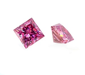 เพชร CVD รูปทรง 3CT Princess สีชมพูแฟนซี VS2 ได้รับการรับรองจาก IGI สำหรับผู้ซื้อเพชร B2B ระดับโลก  จำหน่ายเพชรราคาส่ง - Product Image 1