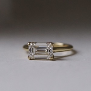 Anillo de Compromiso Clásico para Mujer, Oro Amarillo de 18K, Corte Esmeralda, Estilo Vintage, con Diamante Cultivado en Laboratorio, Certificado IGI - Product Image 2