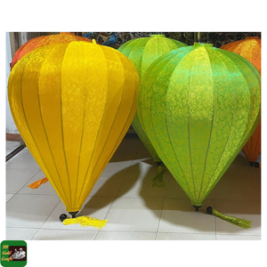 Lanterne en soie avec cadre en bambou pour événements de jardin, mariages et décorations festives, de Hoi An, Vietnam, pour un style festif - Product Image 1