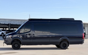 Fourgon utilitaire Mercedes-Benz Sprinter 3500XD 4WD de luxe d'occasion 2021-2022 - Product Image 6