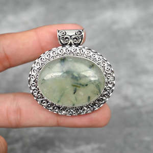 Pendentif en argent Sterling 925 massif fait à la main, pendentif en Prehnite carré, pendentif anniversaire, pierre de naissance Balance - Product Image 1