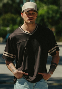 เสื้อยืดออกกำลังกายผู้ชายแบบรัดรูป แห้งเร็ว ระบายอากาศดี เหมาะสำหรับวิ่ง ฟิตเนส ทรงสั้น คอวี ใส่สบายในฤดูร้อน - Product Image 4