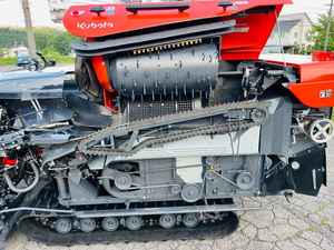 Used Kubota DC70G Combine Harvester Tracked Rice Wheat Harvesting <b>Machine</b> Agricultural Grain <b>Cutter</b> - Product Image 3