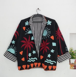 Chaqueta Étnica Negra Multicolor con Bordado Tropical de Palmeras y Sol, Estilo Boho, para Otoño e Invierno - Product Image 2