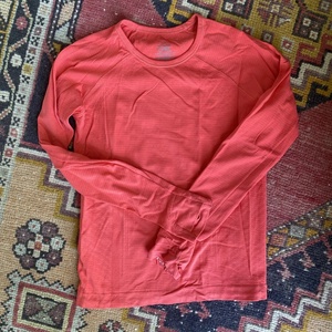 เสื้อยืดแขนยาวสำหรับวิ่งโยคะ ผ้าฟลานเนลน้ำหนักเบา ลายสก๊อตสีชมพูสำหรับเด็กผู้หญิง คอกลม ยับยาก ไซส์ XS 6 - Product Image 2