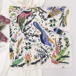 Foulard de tête tendance, écharpe de cou douce et lisse effet satin, élégante écharpe en soie de créateur pour femme, bandana carré - Product Image 5