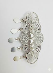 Peigne à cheveux MOLL JEWELLERS vintage plaqué or, fait main, écologique, étanche, élégant, en alliage, avec coquillages, pompons, fleurs et paillettes - Product Image 4